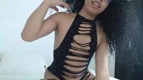 assiavilla1 online show from May 24, 7:19 pm