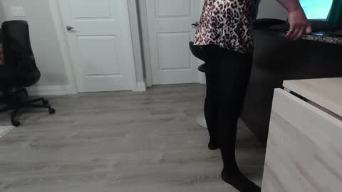 Snapshot of assloveman25 chatting on December 17, 7:26 pm Linda online show from December 17, 7:26 pm