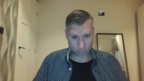 Snapshot of assmani28 chatting on December 24, 11:33 pm Assmani28 online show from December 24, 11:33 pm