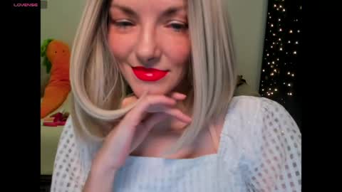 Snapshot of asteris_stella chatting on May 5, 2:41 am Asteris online show from May 5, 2:41 am