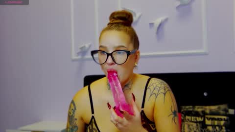 Snapshot of asti_glow chatting on September 23, 4:48 am asti_glow online show from September 23, 4:48 am