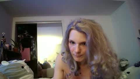 Snapshot of astorialove chatting on December 19, 3:40 am AstoriaLove online show from December 19, 3:40 am