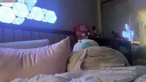 Snapshot of astorialove chatting on February 1, 2:21 am AstoriaLove online show from February 1, 2:21 am