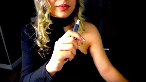 Snapshot of astraluxe_ chatting on December 15, 5:42 pm Asta online show from December 15, 5:42 pm