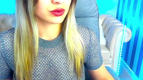 Snapshot of astraluxe_ chatting on February 1, 9:54 am Asta online show from February 1, 9:54 am