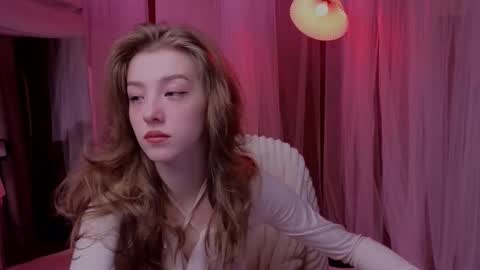 Snapshot of astramist chatting on November 17, 5:35 am astramist online show from November 17, 5:35 am