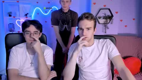 Snapshot of astren_villo chatting on February 14, 8:27 pm astren online show from February 14, 8:27 pm