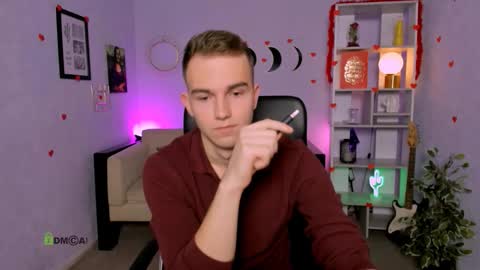 Snapshot of astren_villo chatting on February 19, 1:18 pm astren online show from February 19, 1:18 pm