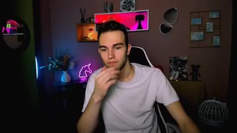 Snapshot of astren_villo chatting on March 10, 7:13 am astren online show from March 10, 7:13 am