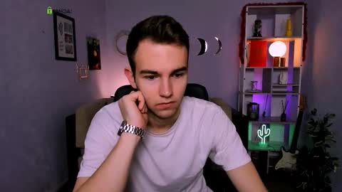 Snapshot of astren_villo chatting on March 17, 6:39 am astren online show from March 17, 6:39 am