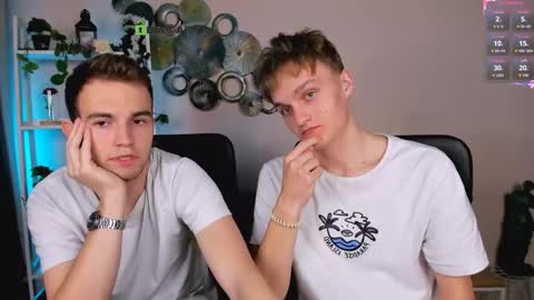 Snapshot of astren_villo chatting on March 17, 6:44 pm astren online show from March 17, 6:44 pm