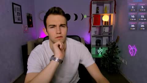 Snapshot of astren_villo chatting on March 25, 1:28 pm astren online show from March 25, 1:28 pm