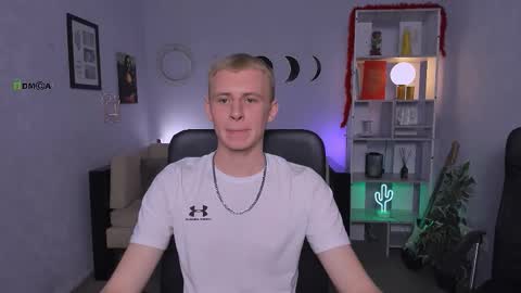 Snapshot of astren_villo chatting on March 26, 1:17 pm astren online show from March 26, 1:17 pm