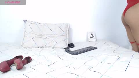 Snapshot of astrid__v chatting on March 3, 4:13 pm Astrid online show from March 3, 4:13 pm