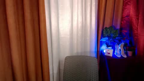 Snapshot of astrid_khalifa chatting on February 27, 2:53 am Astrid online show from February 27, 2:53 am