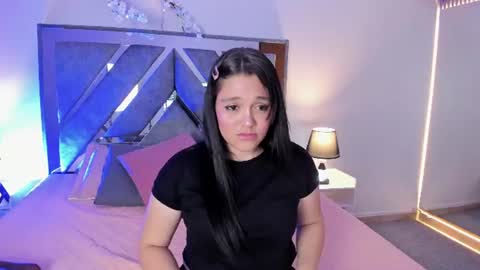 Snapshot of astrid_williams_ chatting on July 1, 2:35 am Astrid online show from July 1, 2:35 am