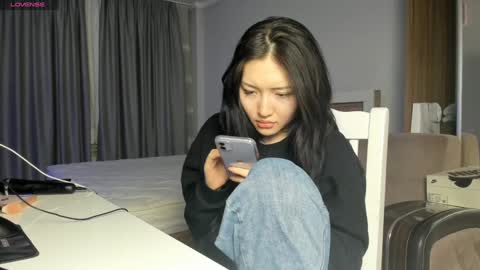 Snapshot of asuna_kirigaya chatting on December 6, 12:23 am asuna_kirigaya online show from December 6, 12:23 am