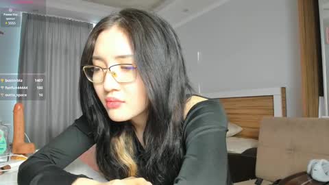 Snapshot of asuna_kirigaya chatting on January 5, 4:14 am asuna_kirigaya online show from January 5, 4:14 am