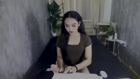 atashakendall online show from December 17, 8:31 am