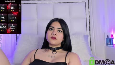 Snapshot of atena_hill chatting on December 4, 9:02 pm Athena online show from December 4, 9:02 pm