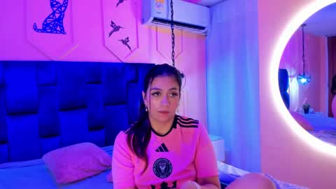 Snapshot of atenea_cute21 chatting on January 4, 9:43 am Athenea online show from January 4, 9:43 am