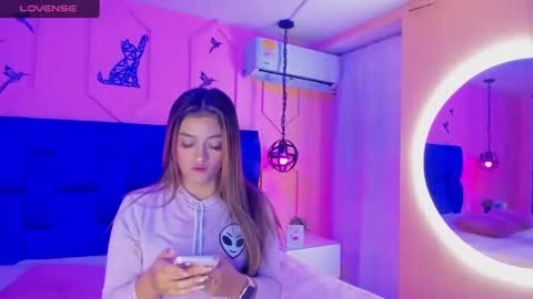 Snapshot of atenea_cute21 chatting on February 8, 3:30 am Athenea online show from February 8, 3:30 am