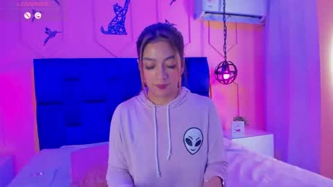 Snapshot of atenea_cute21 chatting on February 8, 9:35 am Athenea online show from February 8, 9:35 am