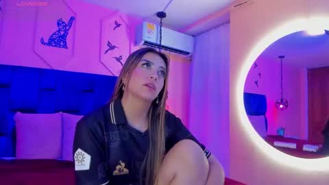 Snapshot of atenea_cute21 chatting on February 19, 10:01 am Athenea online show from February 19, 10:01 am