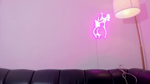 Snapshot of ateneasweety chatting on February 26, 8:57 am ateneasweety online show from February 26, 8:57 am