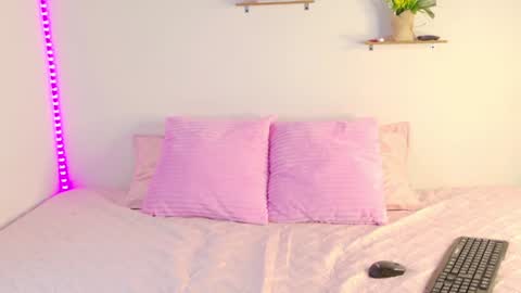 ATENEA MAKRI online show from January 28, 11:50 pm