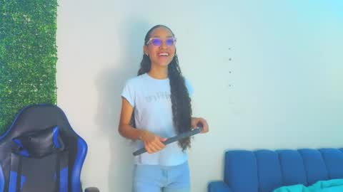 Snapshot of athenea_03 chatting on March 20, 5:40 pm Athenea online show from March 20, 5:40 pm