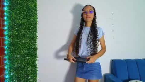 Snapshot of athenea_03 chatting on April 4, 8:06 pm Athenea online show from April 4, 8:06 pm