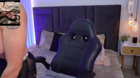 Snapshot of athenearusell chatting on October 28, 9:50 pm athenearusell online show from October 28, 9:50 pm