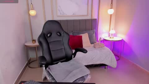 Snapshot of athenearusell chatting on November 11, 11:43 am athenearusell online show from November 11, 11:43 am