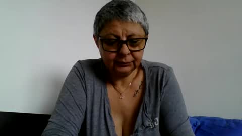 Snapshot of atikaarea chatting on May 13, 9:17 am atikaarea online show from May 13, 9:17 am