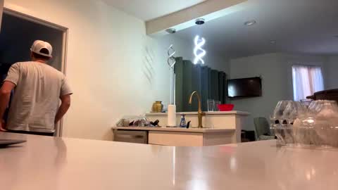 Snapshot of atown5588 chatting on January 22, 9:32 pm atown5588 online show from January 22, 9:32 pm