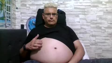 Snapshot of atr2424293280 chatting on February 15, 11:08 am A online show from February 15, 11:08 am