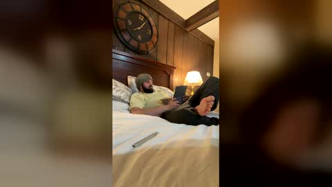 Snapshot of aty0urservic3 chatting on February 1, 2:10 am Alejandro online show from February 1, 2:10 am