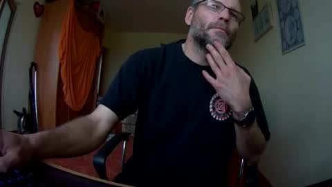 Snapshot of aubi1979 chatting on April 4, 8:56 am aubi1979 online show from April 4, 8:56 am