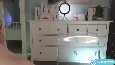 Mary online show from March 1, 7:49 pm