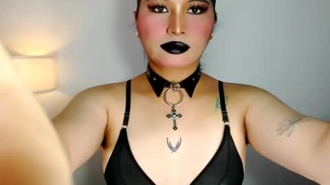 Snapshot of audreyholloway chatting on May 30, 9:50 am Audrey online show from May 30, 9:50 am