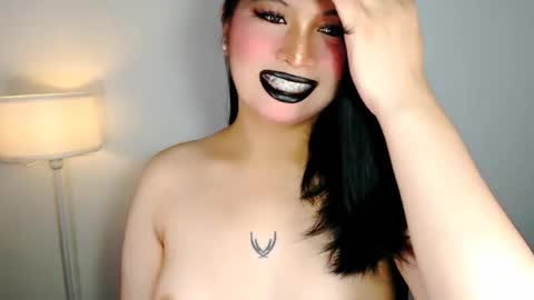 Snapshot of audreyholloway chatting on June 2, 9:33 am Audrey online show from June 2, 9:33 am