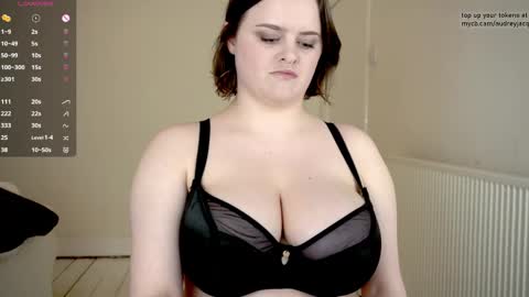 Snapshot of audreyjacq chatting on March 16, 4:44 pm Audrey Jacq online show from March 16, 4:44 pm