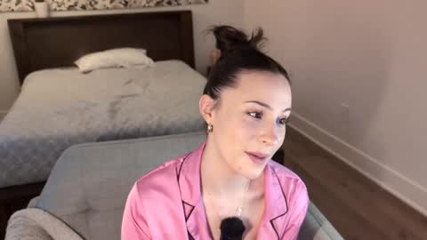 Snapshot of audreyjones03 chatting on February 2, 10:39 pm Miss Audrey online show from February 2, 10:39 pm