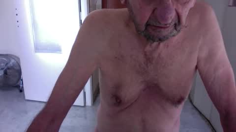 Snapshot of auguste688483 chatting on February 13, 9:05 am auguste688483 online show from February 13, 9:05 am