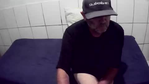 Snapshot of augustopierdona26 chatting on April 18, 7:29 pm cesar augusto online show from April 18, 7:29 pm