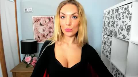 Snapshot of aullorasensual chatting on December 11, 10:06 pm AulloraSensual online show from December 11, 10:06 pm