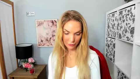 Snapshot of aullorasensual chatting on December 22, 9:22 am AulloraSensual online show from December 22, 9:22 am