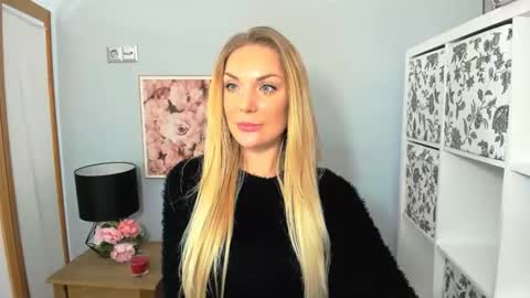 Snapshot of aullorasensual chatting on January 3, 9:15 am AulloraSensual online show from January 3, 9:15 am