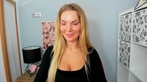 Snapshot of aullorasensual chatting on February 14, 6:51 pm AulloraSensual online show from February 14, 6:51 pm